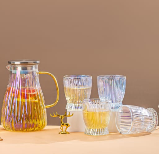 Heat resistant glass jug with lid