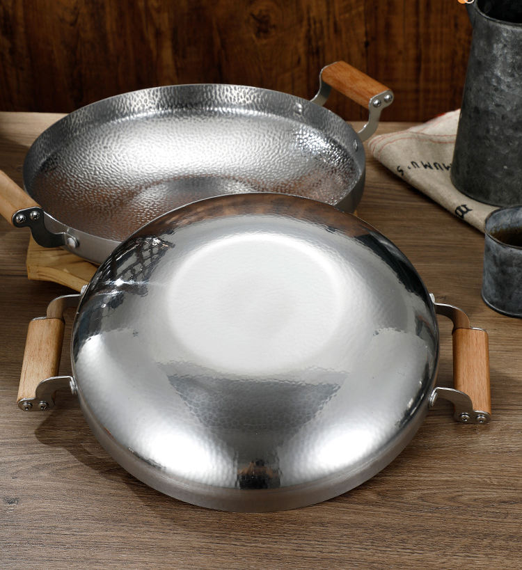 

Lightweight metal wok pan for daily cooking
